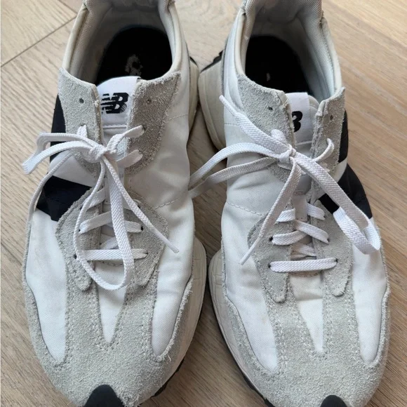 New Balance White and Black Athletic Shoes - Picture 4 of 12